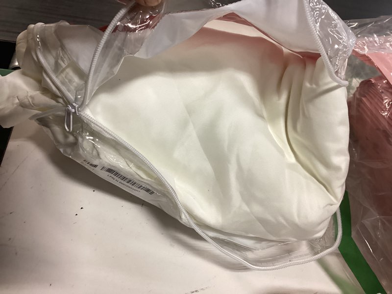 Condition photo showing Good Condition for mellanni king sheets set - 4 pc iconic collection bedding - hotel luxury, extra soft, cooling bed sheets - wrinkle, fade, stain resistant (king, ivory) 1126 ivory king