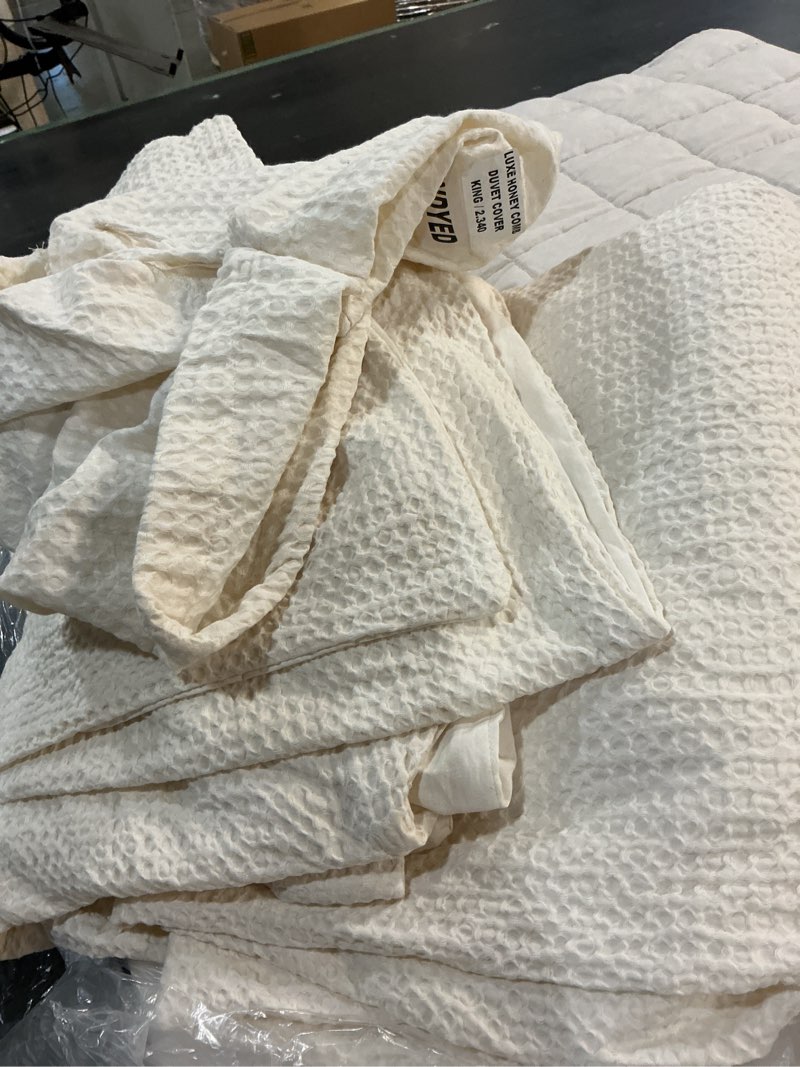 Condition photo showing Good Condition for quince organic luxe honeycomb duvet cover color:undyed size king