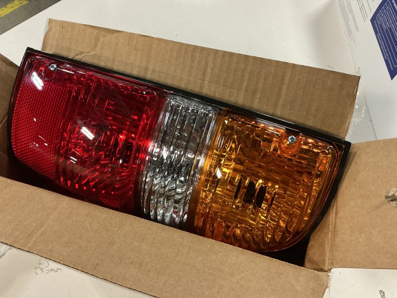 Condition photo showing Good Condition for munirater Rear Right Passenger Side Tail Light Replacement for T-acoma 2001-2004