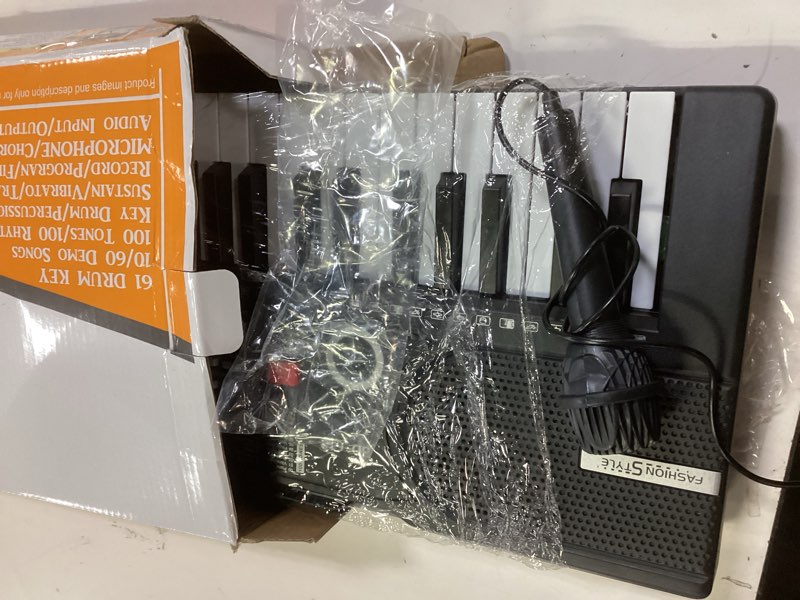 Condition photo showing Good Condition for 61 key keyboard piano, portable electronic keyboard piano for beginners with speakers, microphone, sheet music stand, 100 voices, 100 rhythms, digital music keyboard for teen black