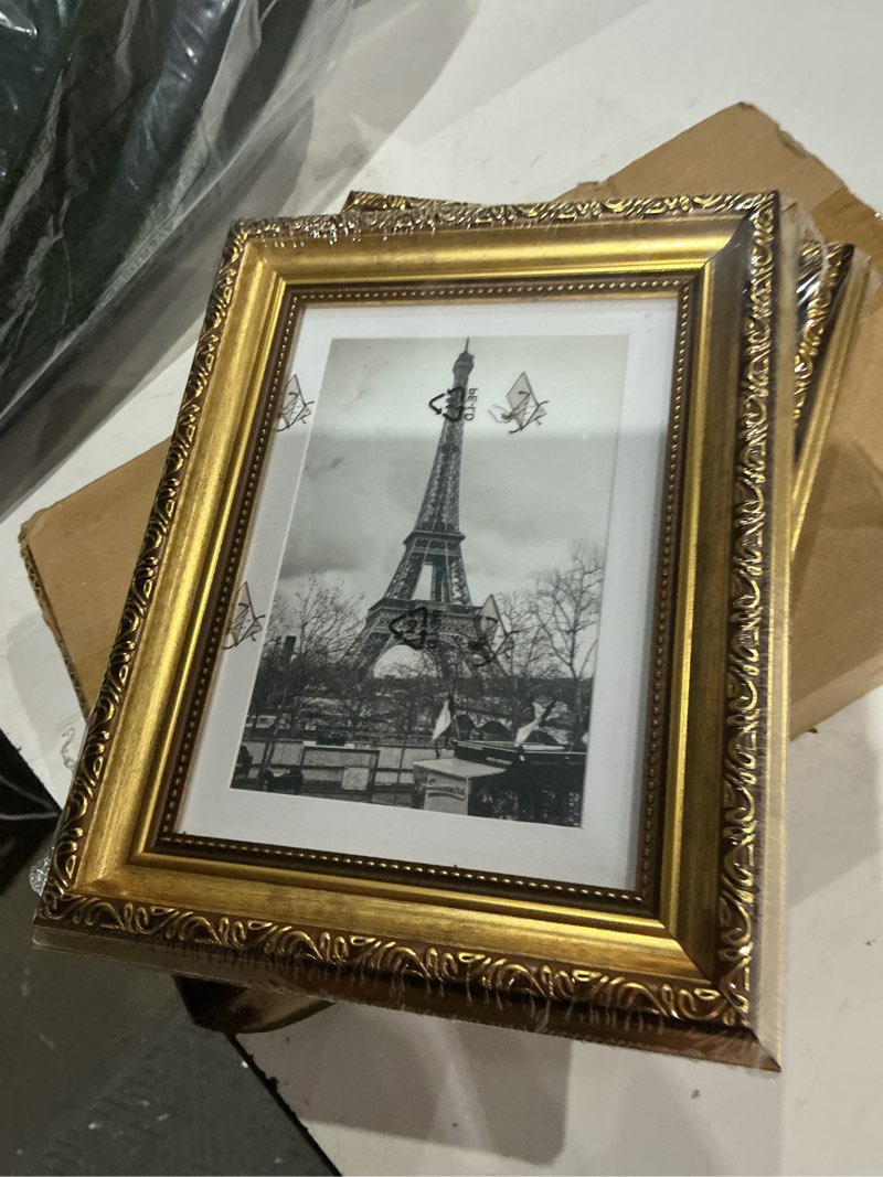 Condition photo showing Good Condition for 5x7 vintage picture frame with 4x6 mat set of 2, elegant retro 5 by 7 photo frame with shatter-resistant plexiglass for wall or tabletop display, gallery decor & gift, gold, 2 pack gold 5x7 inch
