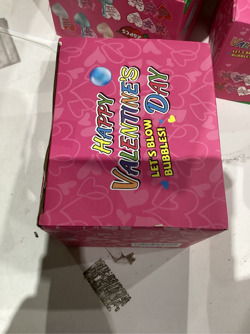 Condition photo showing New/Like New for 28Pcs Kids Valentines Day Gifts for Classroom - Valentine Cards with Heart Shape Bubble Wands Novelty Toys for Boys Girls Exchange Gifts, Party Favor Prizes, Valentine’s Greeting Gifts Valentines Heart Bubbles With Cards- 28 Pack