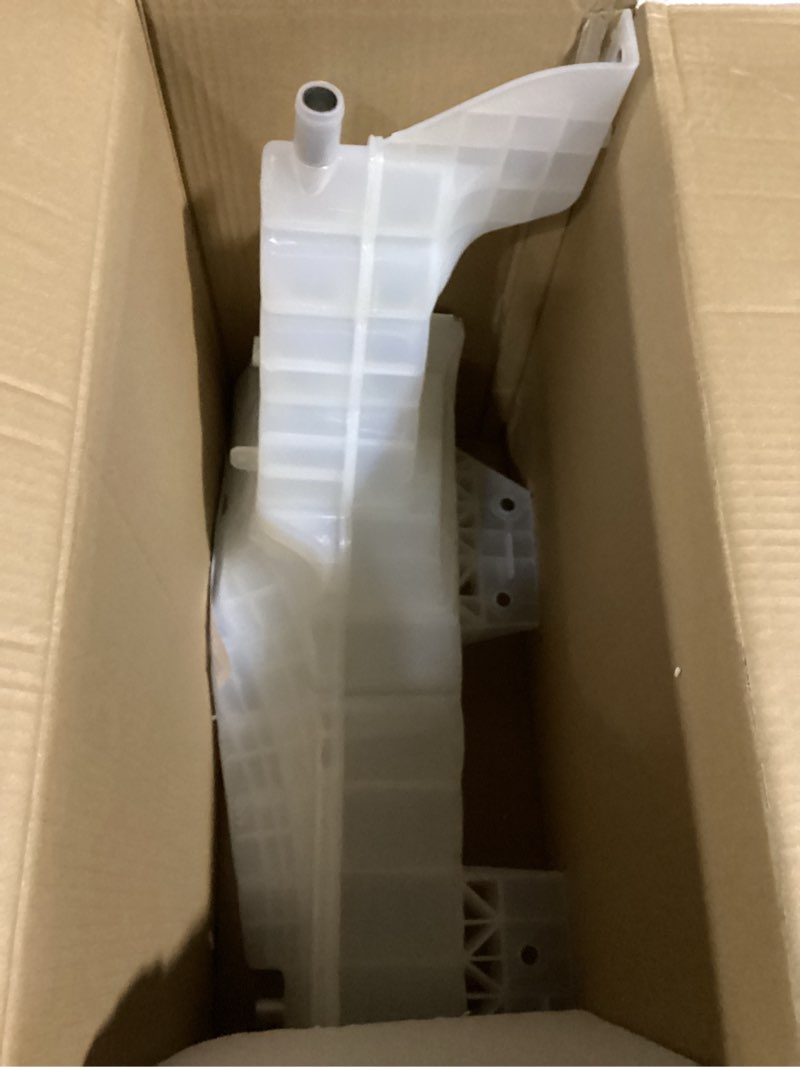 Condition photo showing Good Condition for getopauto dr104004 coolant tank reservoir compatible with 2013-2020 kenworth t680 t880 peterbilt 579 replace cp237001