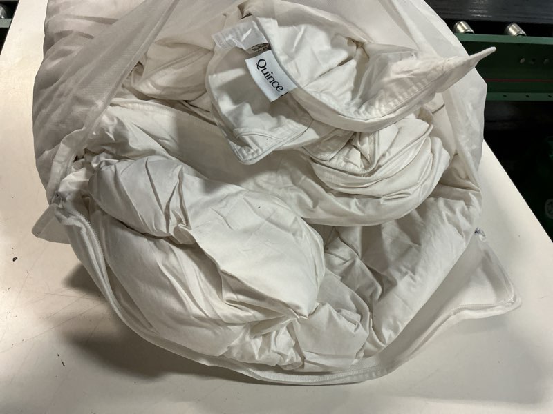 Condition photo showing New/Like New for quince premium down comforter white full queen all season