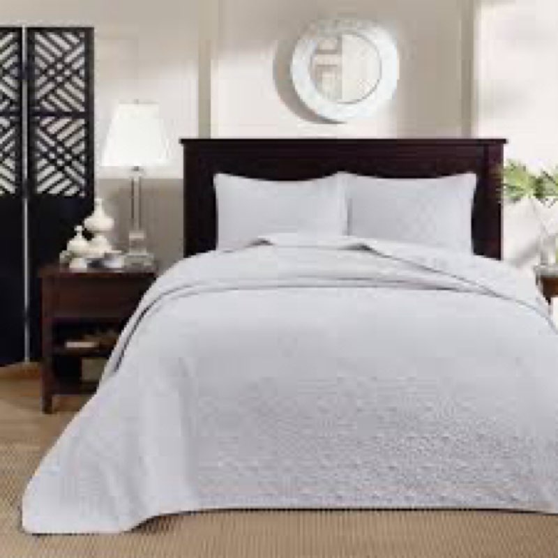 Madison Park Quebec Queen Size Quilt Bedding Set - White , Damask – 3 Piece Bedding Quilt Coverlets 