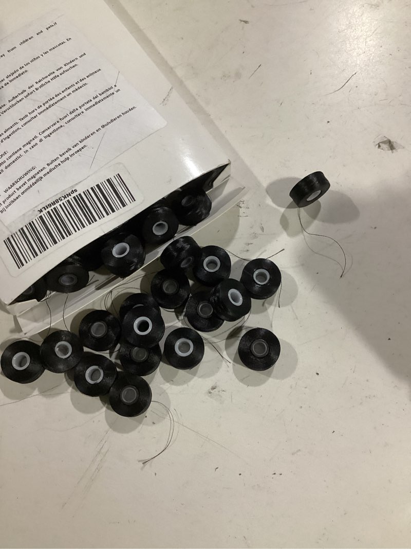 Condition photo showing Good Condition for 100 pcs magnetic l prewound bobbins for embroidery machine polyester prewound bobbin thread 70d for commercial home sewing(black)