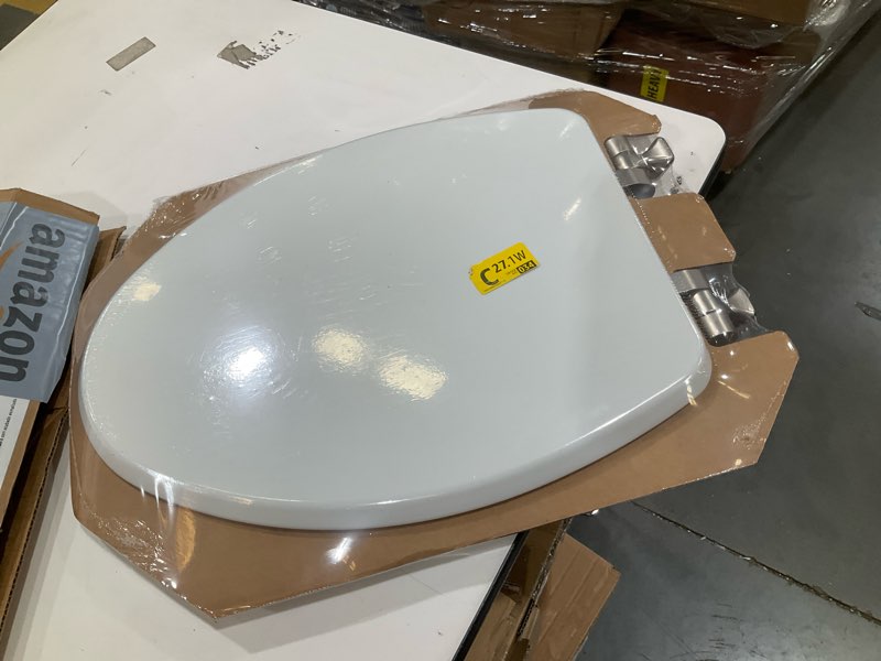 Condition photo showing New/Like New for bemis alesio slow close toilet seat, sleek chrome hinges and adjustable perfect fit wood seat, made in usa, round, white round white & chrome