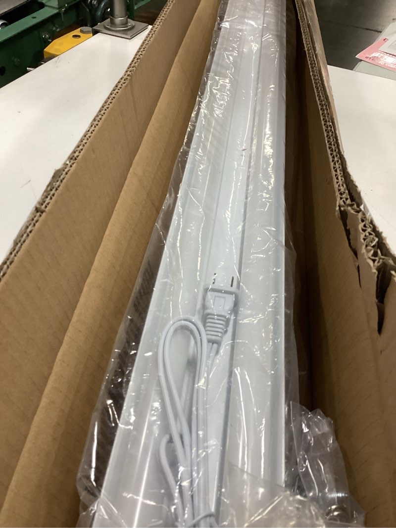 Condition photo showing Good Condition for 4ft linkable led shop light for garages, 42w 4800lm 5000k daylight led shop lights, ceiling light with pull chain (on/off), linear worklight fixture with plug, 2 pack
