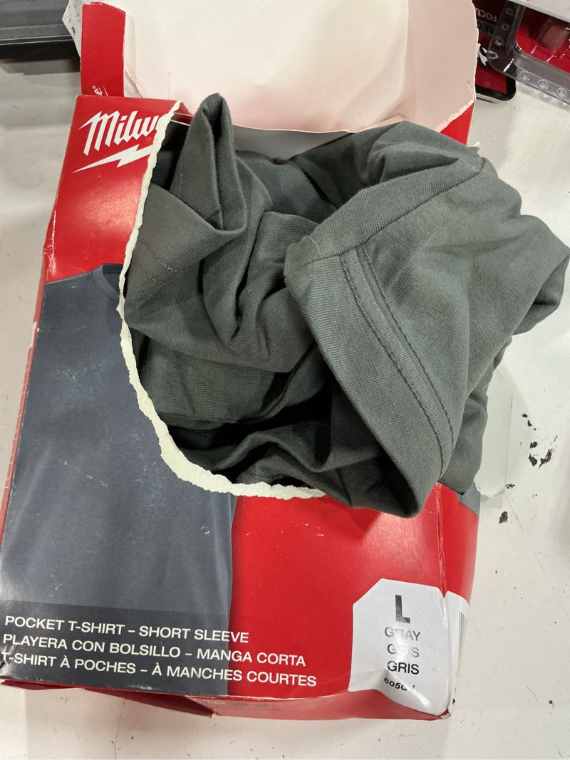 Condition photo showing Good Condition for milwaukee gridiron l short sleeve men's round neck gray tee shirt