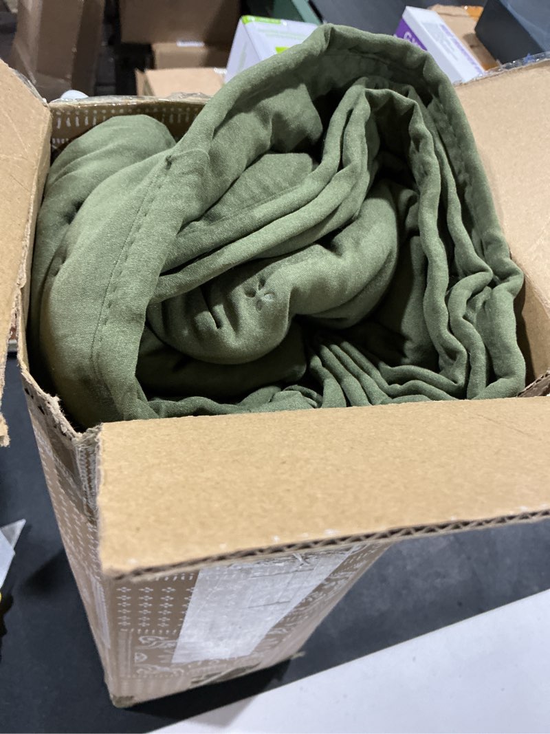 Condition photo showing Good Condition for roaringwild olive green cloud twin size quilt bedding sets with pillow sham, farmhouse lightweight soft bedspread coverlet, all season rustic country thin comforter, 2 pieces, 68x90 inches olive twin