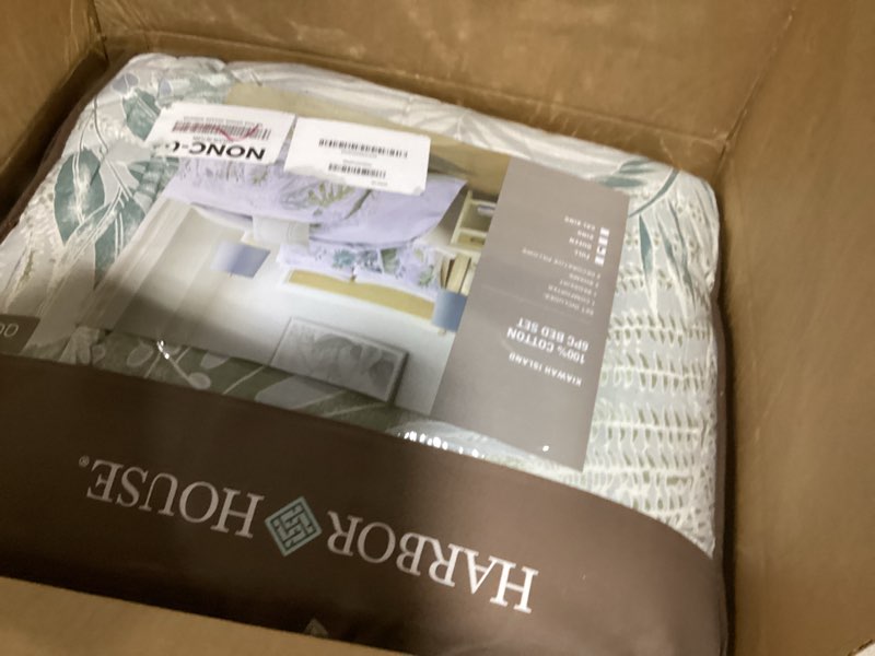 Condition photo showing Good Condition for harbor house queen comforter set, tropical palm print, soft cotton oversized comforter for a queen-size bed, coastal bedding, 2 shams, bedskirt, 2 décor pillows, kiawah island, queen blue blue queen