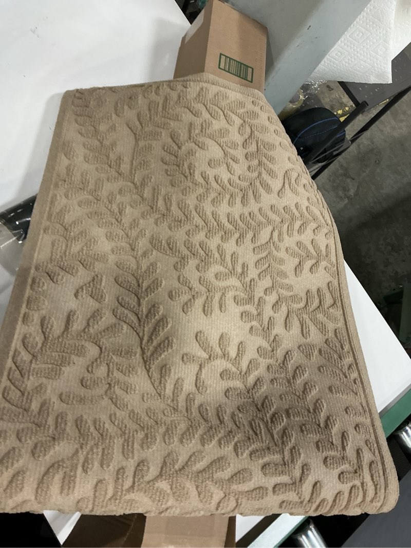 Condition photo showing Good Condition for ((Similar ))Beige Leaves Outdoor Indoor Entrance Doormats, Absorbent Durable Heavy Duty Welcome Front Door Mat,Thick Natural Rubber Back,Easy Clean Entryway Mat 17x30 Inch, Low Profile