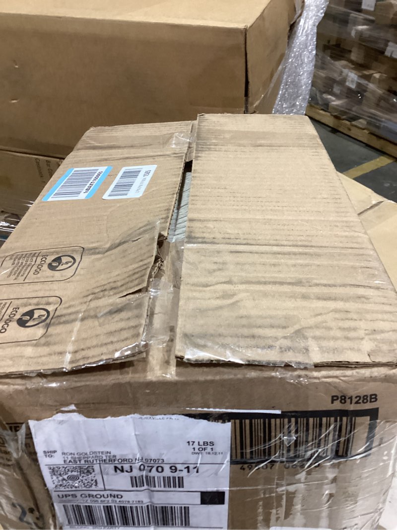 Condition photo showing As Is for Boardwalk B6220 200 Sheets/Pack 12 Packs/Carton C-Fold Paper Towels - White