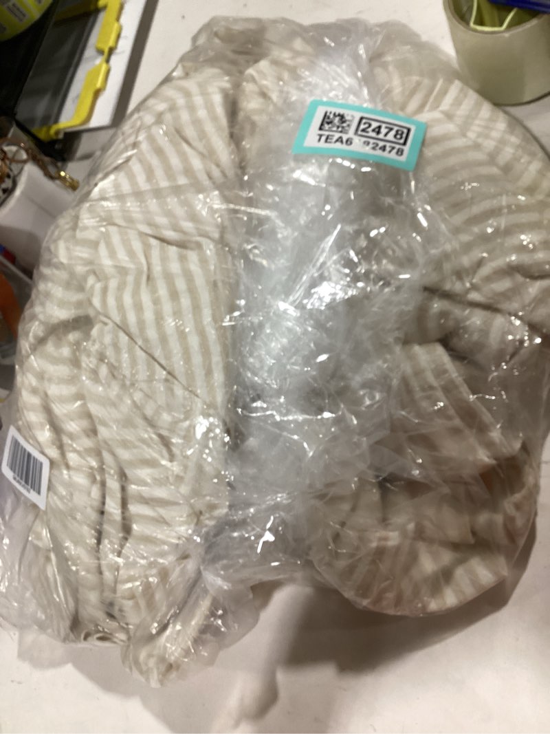 Condition photo showing Good Condition for tan and white stripped sheet set quince 
