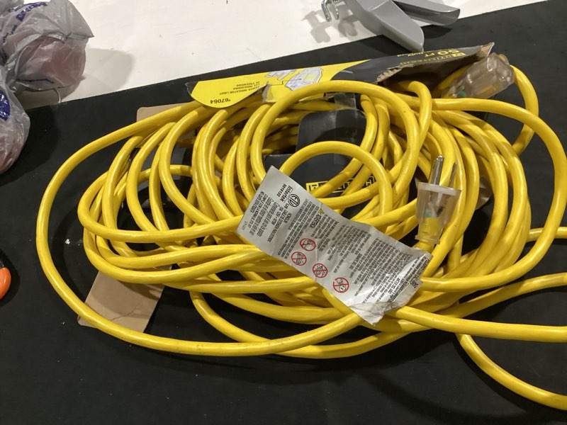utilitech pro 50-ft 14/3 3-prong outdoor sjtw medium duty lighted extension cord