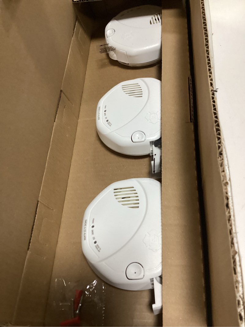 Condition photo showing Good Condition for First Alert SMICO100-AC Interconnect Hardwire Combination Smoke & Carbon Monoxide Alarm with Battery Backup - 3 Pack 3-Pack Precision Detection SMICO100-AC