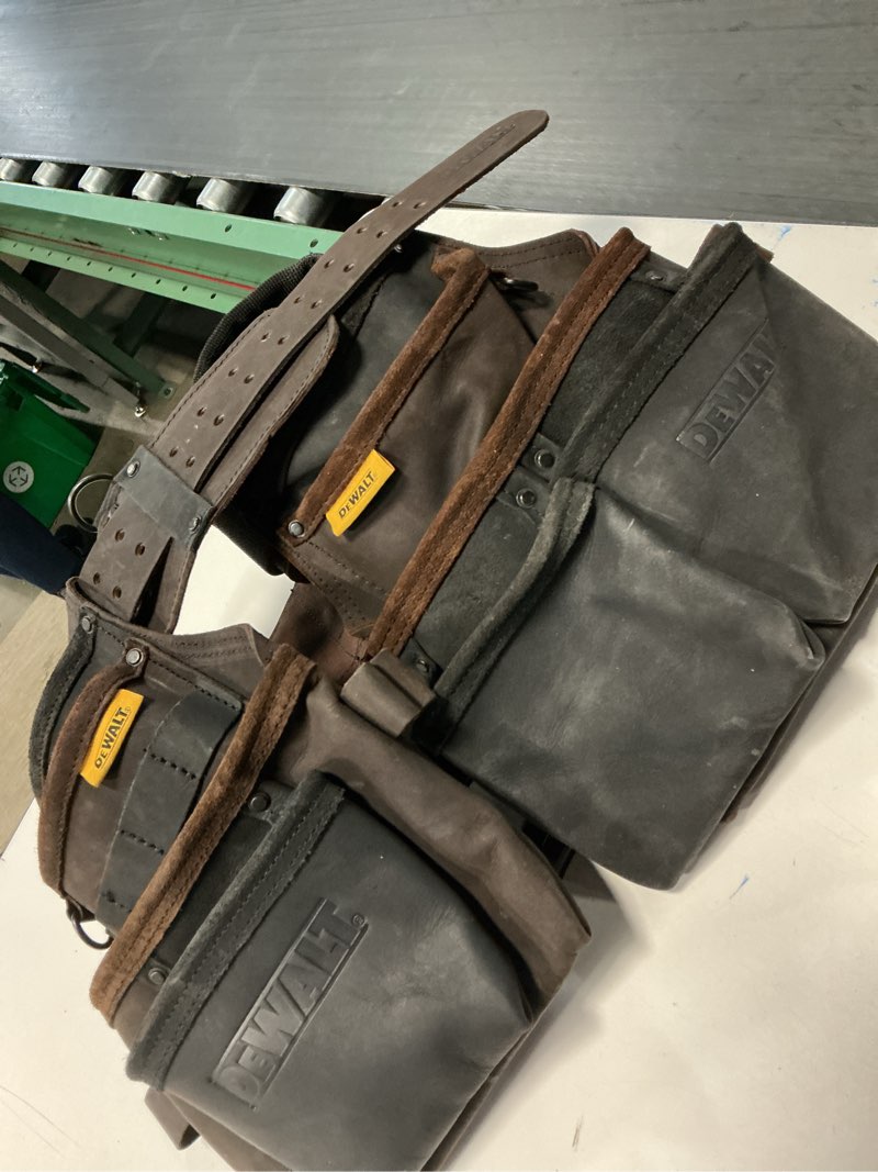 Condition photo showing Good Condition for dewalt leather tool belt organizer with 18 pockets, heavy duty construction (dwst550113) one size leather tool rig