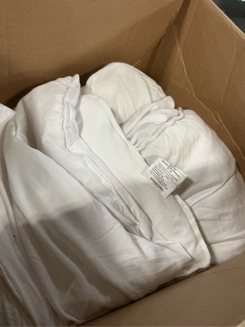 Condition photo showing As Is for EASELAND Queen Size Mattress Pad Pillow Top Mattress Cover Quilted Fitted Mattress Protector Cotton Top Stretches up 8-21" Deep Pocket Cooling Mattress Topper (60x80 inch, White) White Queen