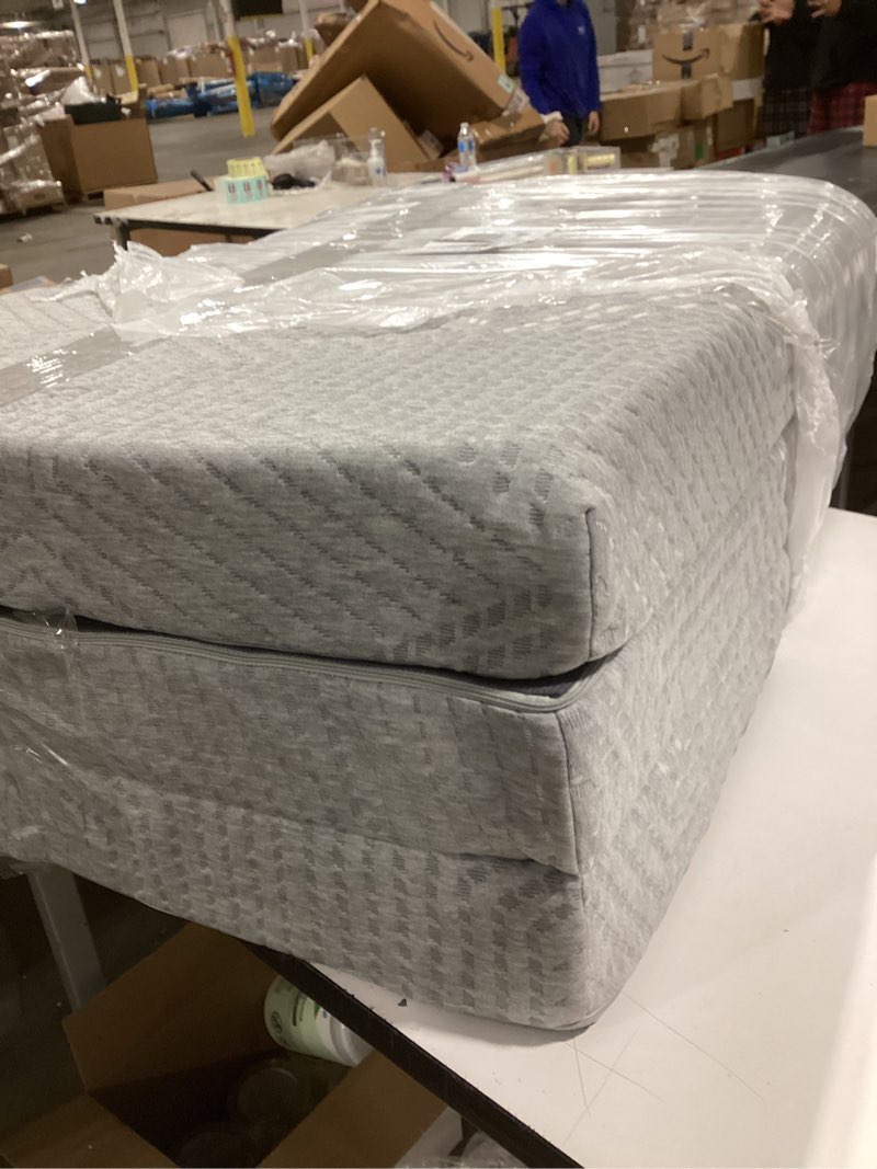 Condition photo showing Good Condition for Similar to SINWEEK 4\" Twin Memory Foam Folding Mattress with Storage Bag - Foldable Trifold Floor Bed Topper, CertiPUR-US Certified Guest Sleeping Pad, Machine Washable Cover T (38 x 75 Inch) Slow Rebound Memory Foam