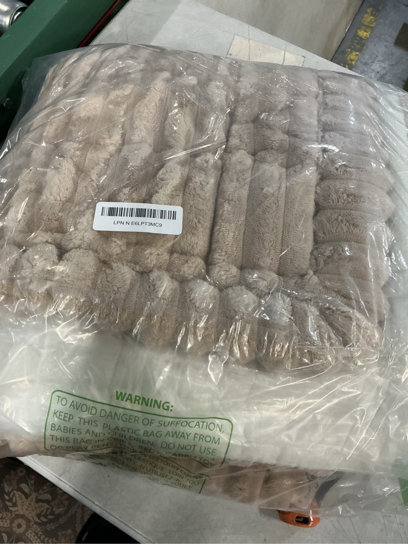 Condition photo showing Good Condition for hyha couch cover for dogs washable, non slip thick flannel sofa protector, pet friendly plush furniture cover for sectional sofa & loveseat (khaki, 27.6" x 59") khaki 27.6"x59"
