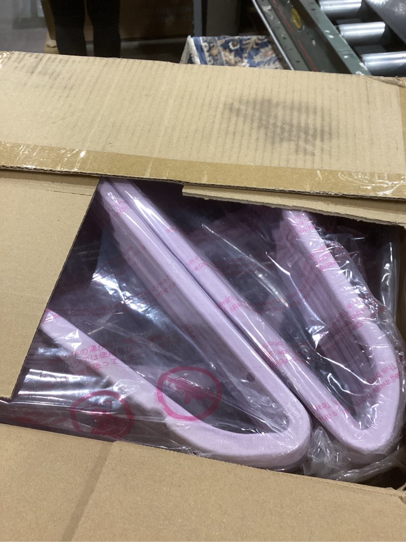 Condition photo showing Good Condition for Velvet  hangers