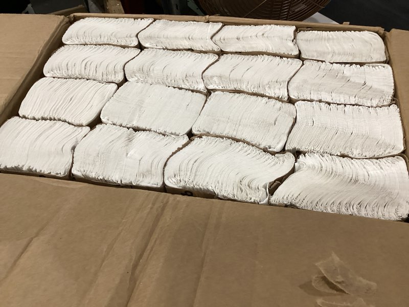 Condition photo showing New/Like New for boardwalk multifold paper towels  white  9 x 9 9/20  250 towels/pack  16 packs/carton -bwk6200