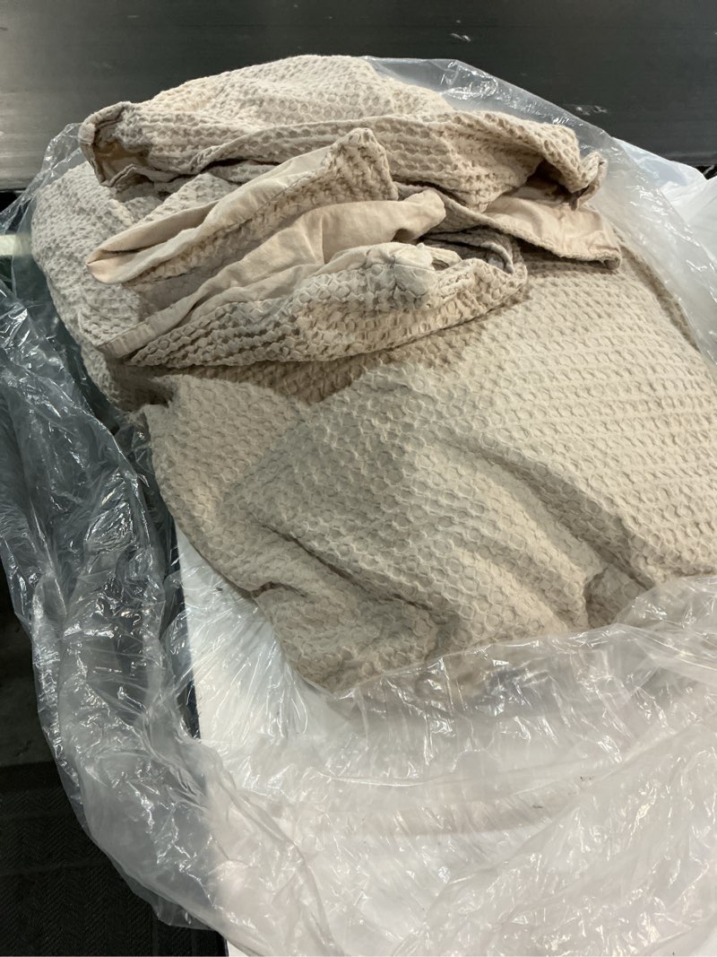 Condition photo showing Good Condition for organic luxe honeycomb duvet cover set, full/queen, sand