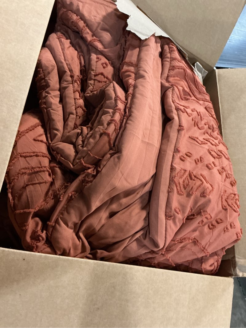 Condition photo showing As Is for king size comforter set autumn leaf, tufted boho bedding farmhouse bed set, all season 7 pieces bed in a bag with sheets, pillowcases & shams autumn leaf king (104"x90")