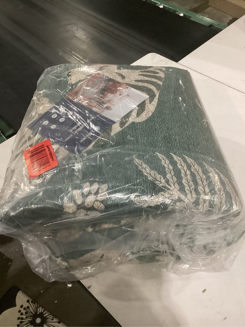 Condition photo showing Good Condition for moynesa green 8x10 area rugs for living room, washable vintage animal area rug for bedroom, dining room table, home office, boho soft non slip indoor large carpets (8x10 green) 8' x 10' (rectangular) green