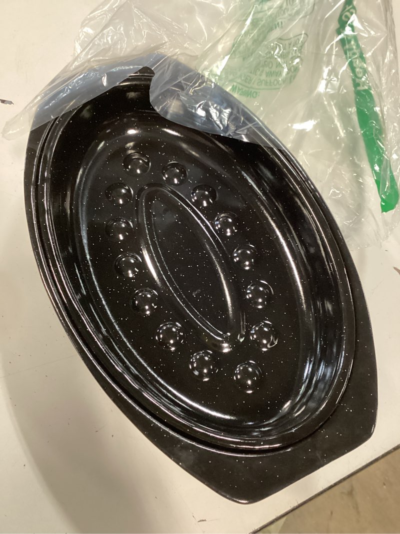 Condition photo showing Good Condition for 13” roasting pan, turkey roasting pan, small oval roaster pan with lid for 7 lb turkey, chicken, lamb, beef, vegetables, casserole, bread 13"