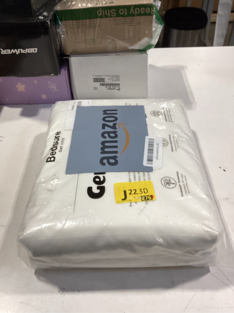 Condition photo showing Good Condition for bedsure duvet cover california king size - soft double brushed bedding set for kids & adults, zipper closure, 3 pieces, includes 1 duvet cover (104"x98") & 2 pillow shams, no comforter, ivory white california king (104" x 98") 01 - ivory (no comforter)