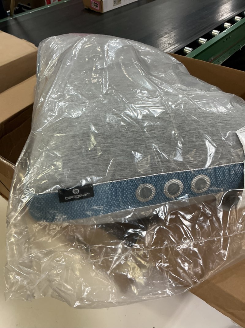 Condition photo showing New/Like New for bedgear flow performance pillow - size 2.0 - hybrid design firmness bed pillows for all sleep positions - maximum breathability - washable cover - 20" w x 26" l x 5.75" h
