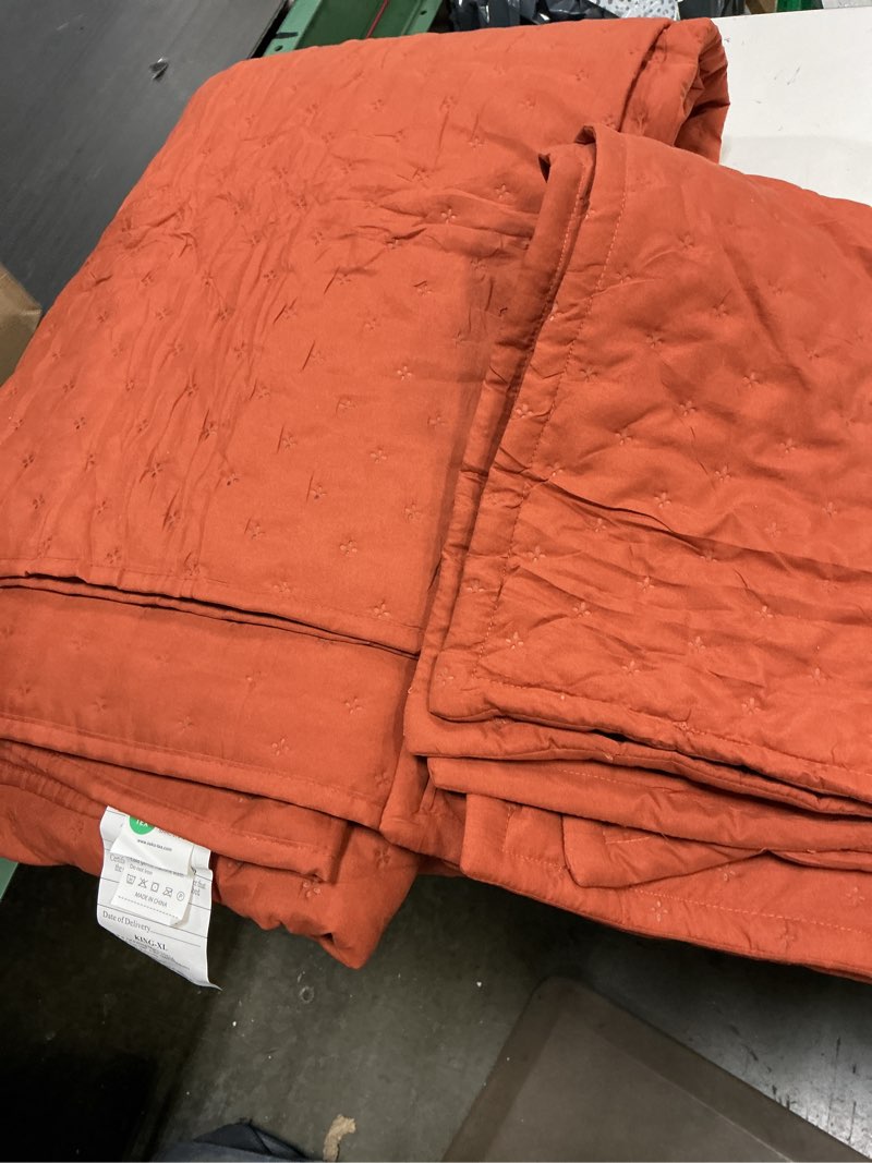 Condition photo showing Good Condition for andency king size quilt bedding set (106x96 inch), 3 pieces burnt orange fall soft lightweight bedspread coverlet, terracotta rust boho summer quilt king size for all season(1 quilt, 2 pillow shams) burnt orange king (106*96 in)