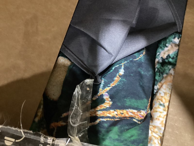 Condition photo showing Good Condition for PERFEMET Green Marble Pattern Comforter Set Watercolor Tie Dye Quilt Sets Luxurious Retro Artwork Bed-in-A-Bag Ultra Soft Durable and Bright Bedding Set King Size 6 Pieces(Green,King Size) Green king(6Pcs)