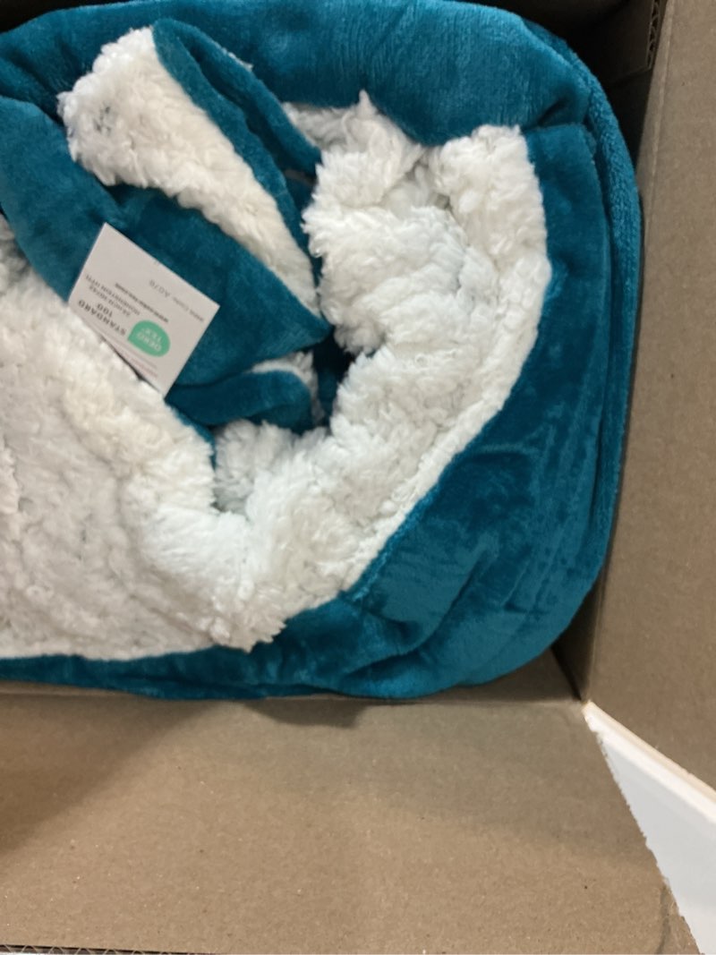 Condition photo showing Good Condition for bedsure gentlesoft sherpa fleece blanket queen size for bed, non-heated, thick and warm throw for women and men, soft fuzzy plush queen blanket for winter, teal, 90x90 inches queen (90" x 90") 03 - teal