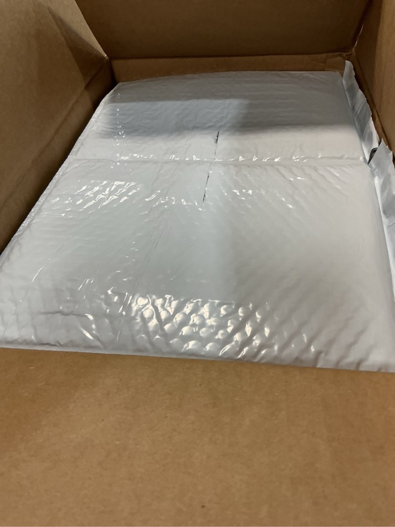 Condition photo showing New/Like New for 100 pack wholesale 10.5x16 poly bubble mailers