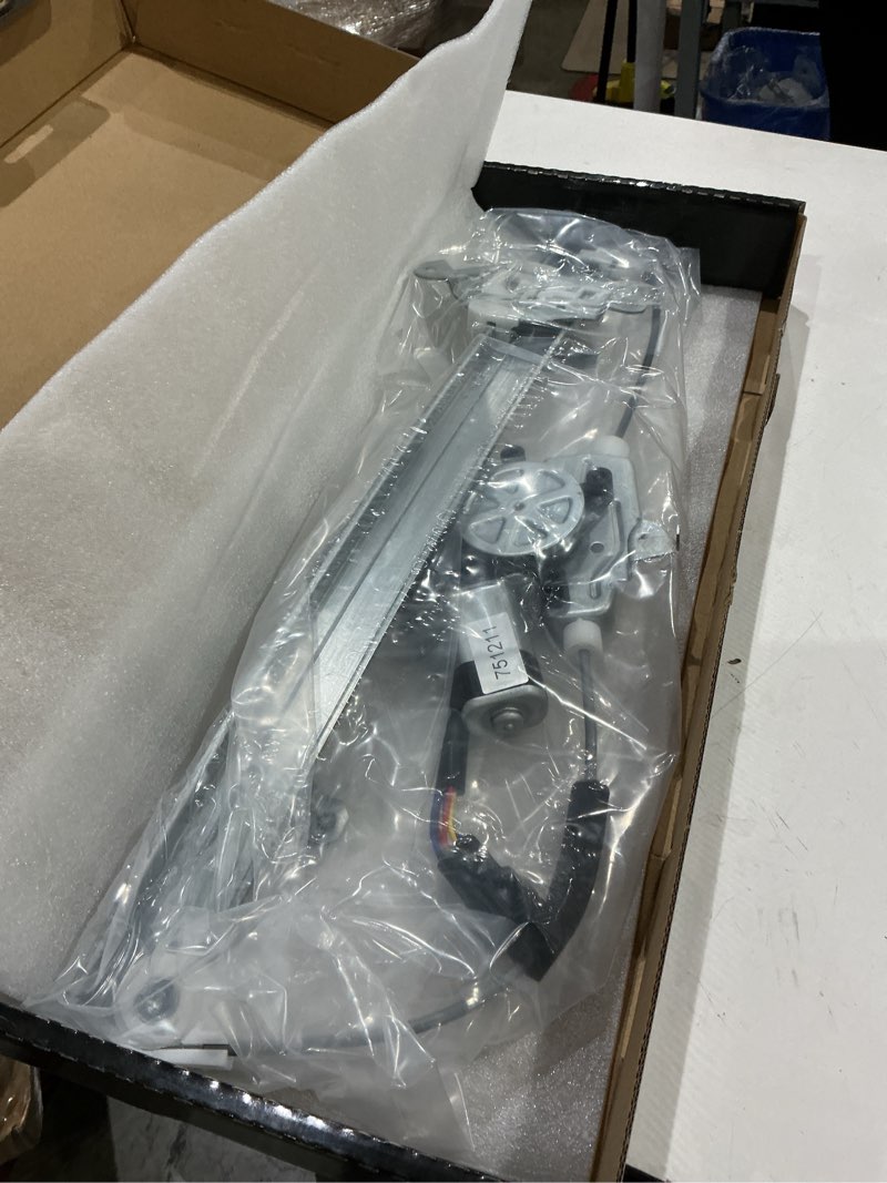 Condition photo showing New/Like New for window regulator 751211