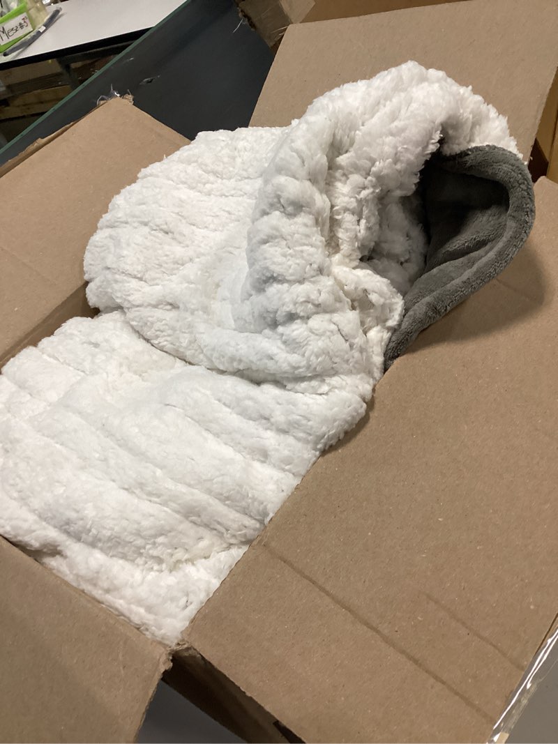 Condition photo showing As Is for ESTINGO Electric Blanket Twin Size - 62"x84" Twin Heated Blanket with 5 Heating Levels, Heating Blanket with 10h Auto-Off Overheating Protection for Bedroom Office Couch, Light Gray 2-light Gray Twin-62x84