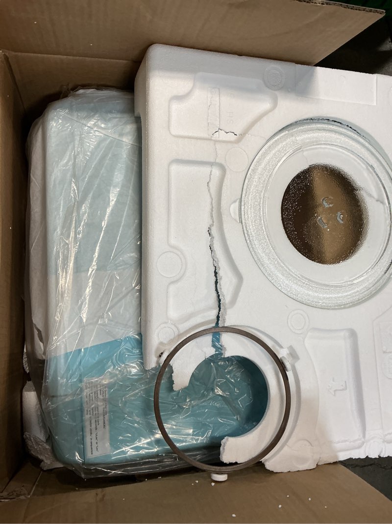 Condition photo showing Good Condition for Galanz GLCMKA07BER-07 Retro Microwave Oven, LED Lighting, Pull Handle Design, Child Lock, Bebop Blue, 0.7 cu ft Blue .7 cu ft Classic Microwave Oven