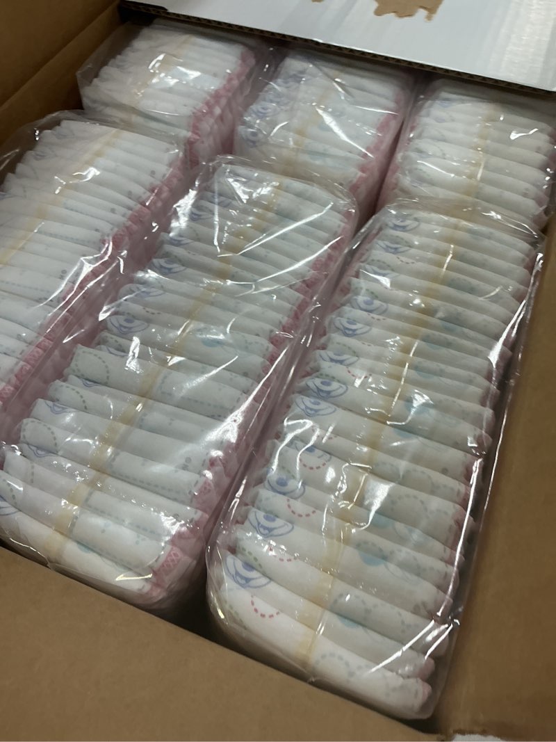 Condition photo showing New/Like New for Huggies Size 4 Diapers, Snug & Dry Baby Diapers, Size 4 (22-37 lbs), 150 Count, Packaging May Vary Size 4 150