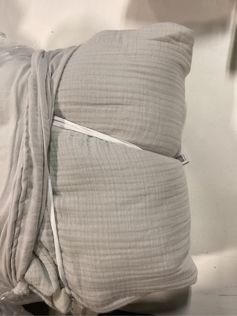 Condition photo showing New/Like New for quince qauze duvet king light grey