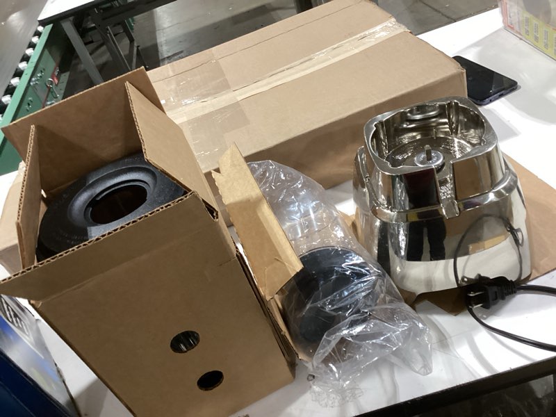 Condition photo showing Good Condition for Oster Pro 1200 Smoothie Blender with Glass Jar & 24oz To-Go Cup, Countertop Kitchen Blender with 7 Speeds, 1200W Power, Brushed Nickel