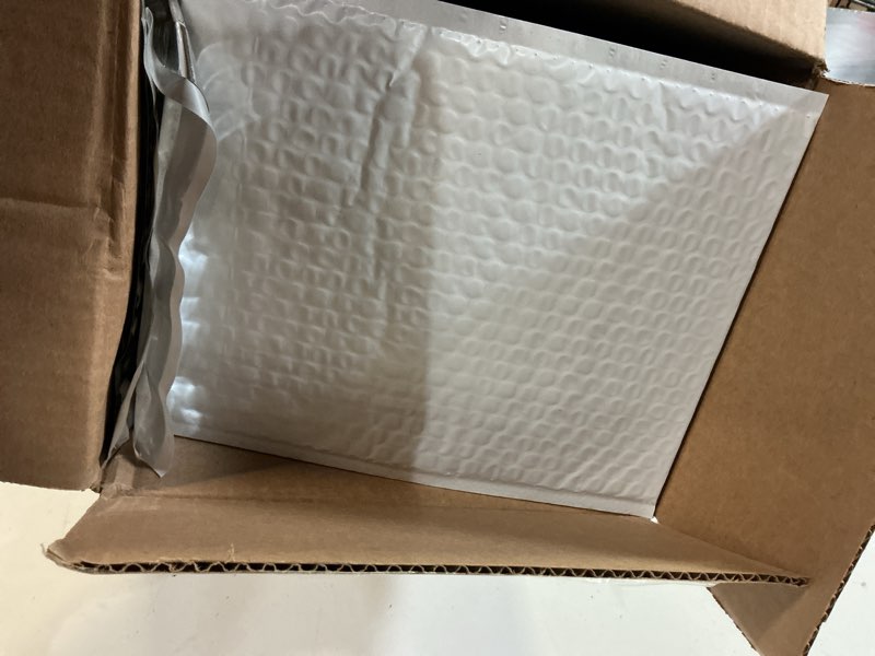 Condition photo showing New/Like New for air jacket #2 padded poly mailer (100/case 8.5x11.25  in
