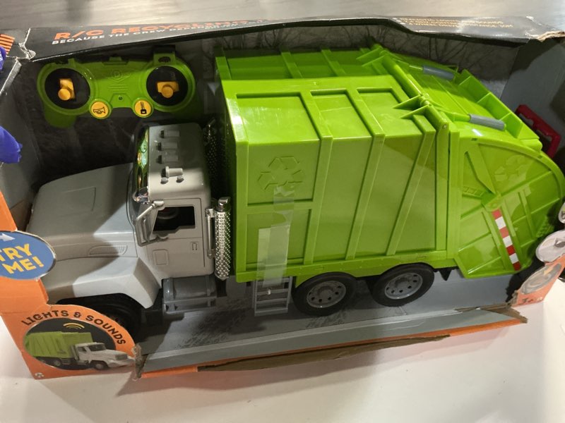 Condition photo showing Good Condition for driven by battat standard series rc recycling truck