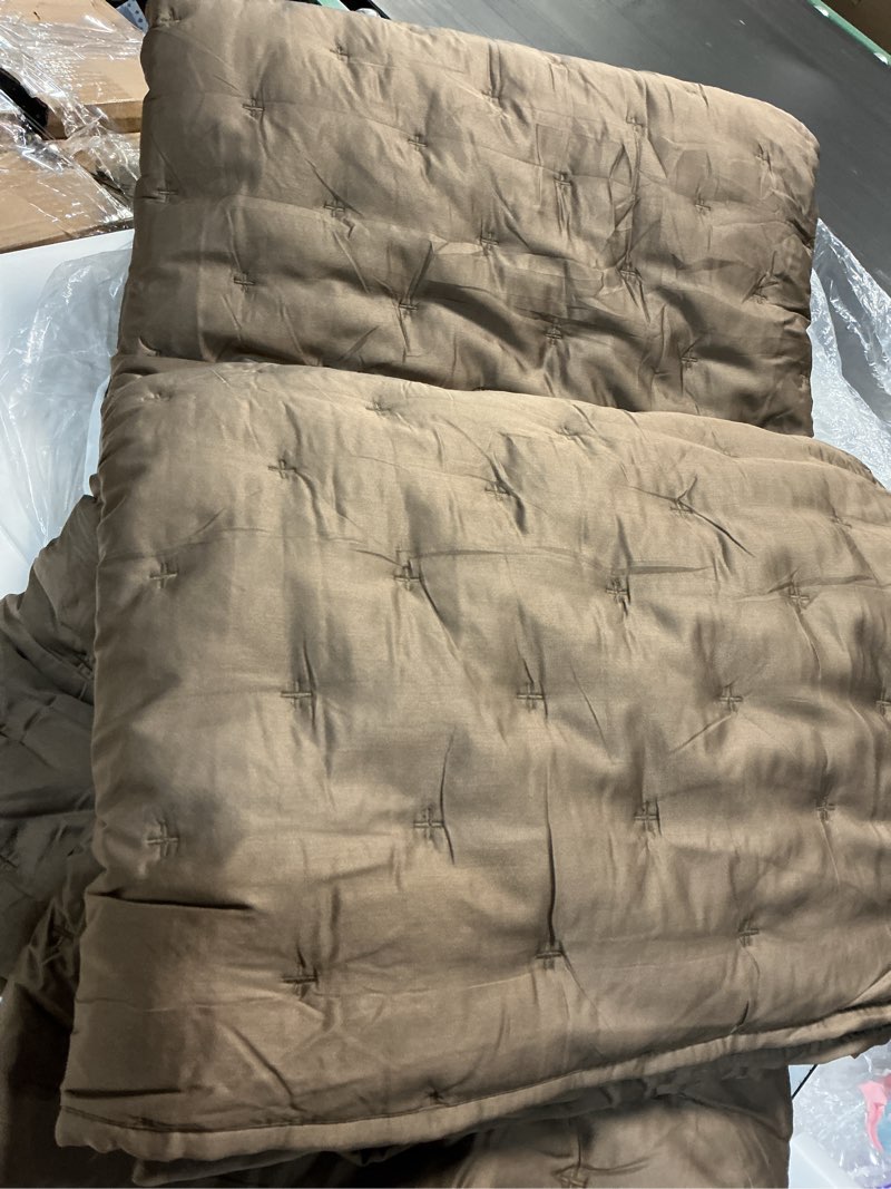 Condition photo showing Good Condition for quince bamboo dream quilt king/cal king (pillow cover not included )