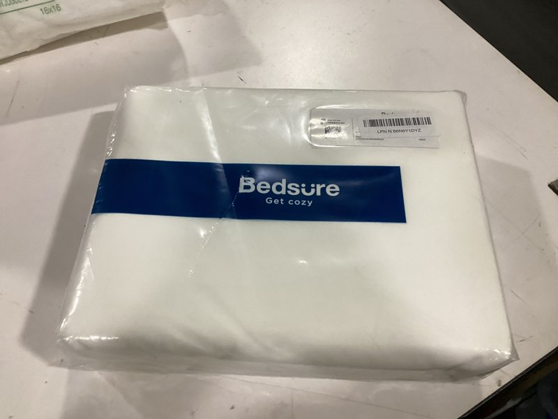 Condition photo showing New/Like New for bedsure duvet cover king size - soft double brushed bedding set for kids & adults, zipper closure, 3 pieces, includes 1 duvet cover (104"x90") & 2 pillow shams, no comforter, ivory white king (104" x 90") 01 - ivory (no comforter)