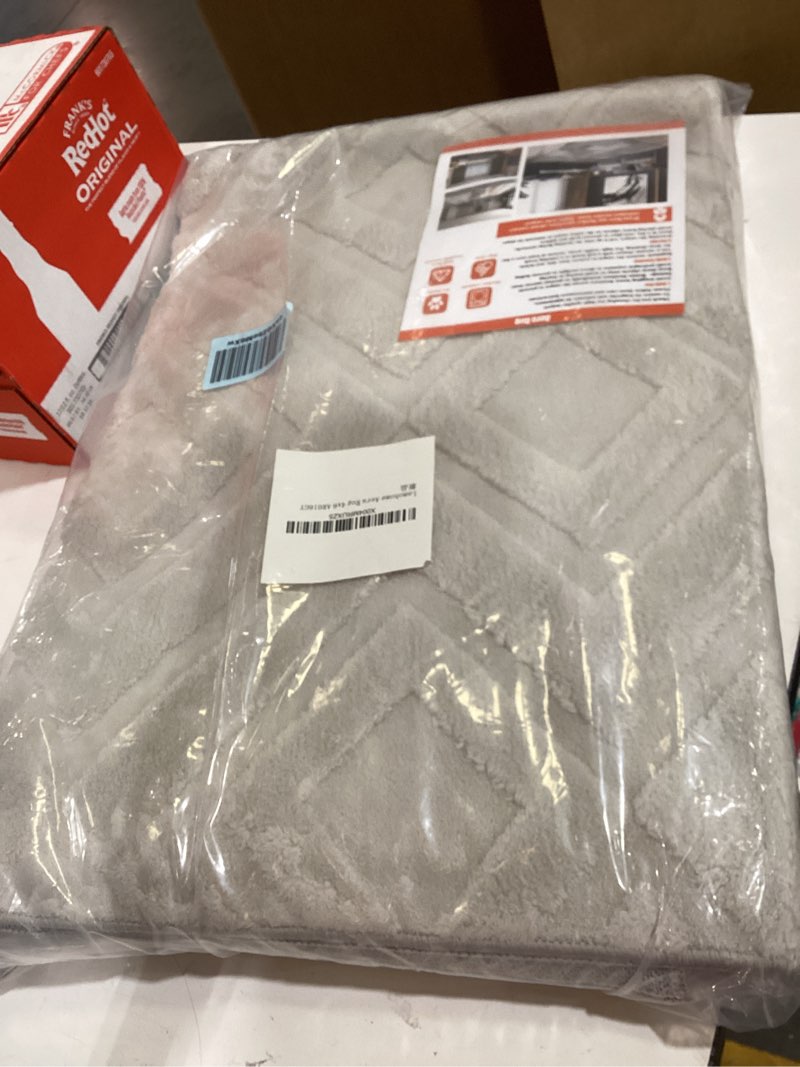 Condition photo showing Good Condition for area rug 4x6,washable area rugs with non-slip tpr backing design,fluffy soft feeling, high traffic,durable,area rug for living room,bedroom,home office,grey grey 4' x 6' (rectangular)