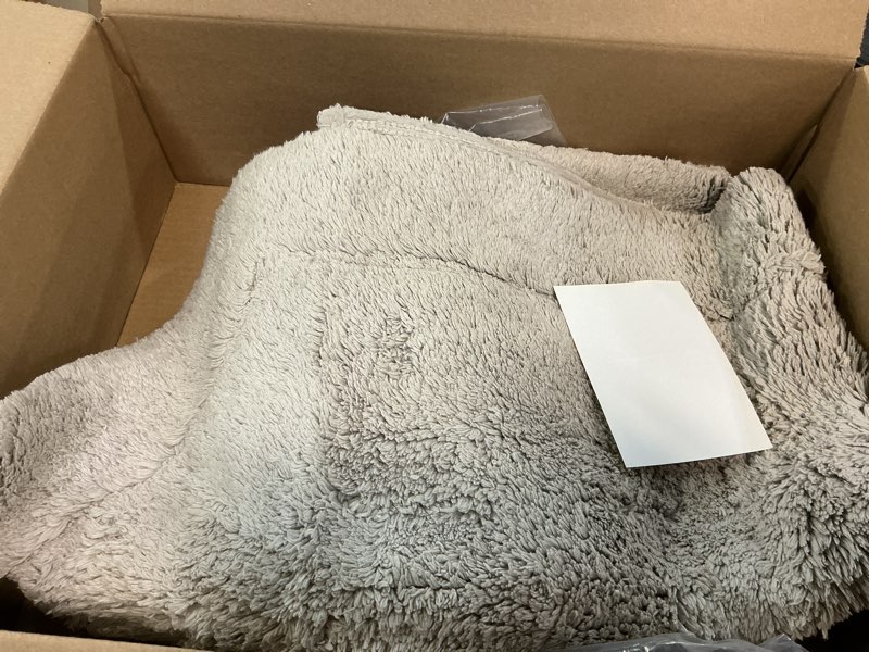 Condition photo showing Good Condition for Home Weavers Waterford Collection 100% Cotton Tufted Bath Rug, Extra Soft and Absorbent Bath Rugs, Non-Slip Bath Mats, Machine Washable Bath Mats for Bathroom, 24"x40" Rectangle, Light Gray Light Gray 2' x 3'4" (Rectangular)