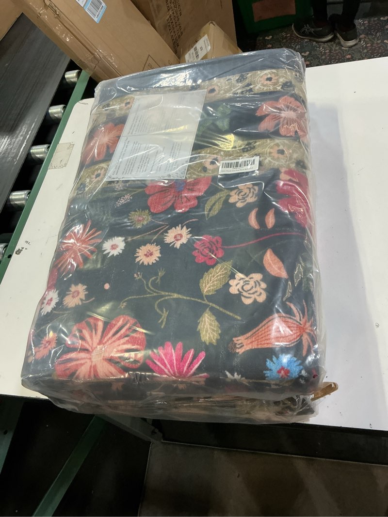 Condition photo showing Good Condition for Deerly Large Floral Washable Rugs 8x10 Vintage Black Living Room Carpet Boho Non-Slip Soft Low Pile Thin Bedroom Floor Mat Indoor for Dining Room Playroom Nursery Farmhouse, Black/Multi Black & Multi 8' x 10' (Rectangular)