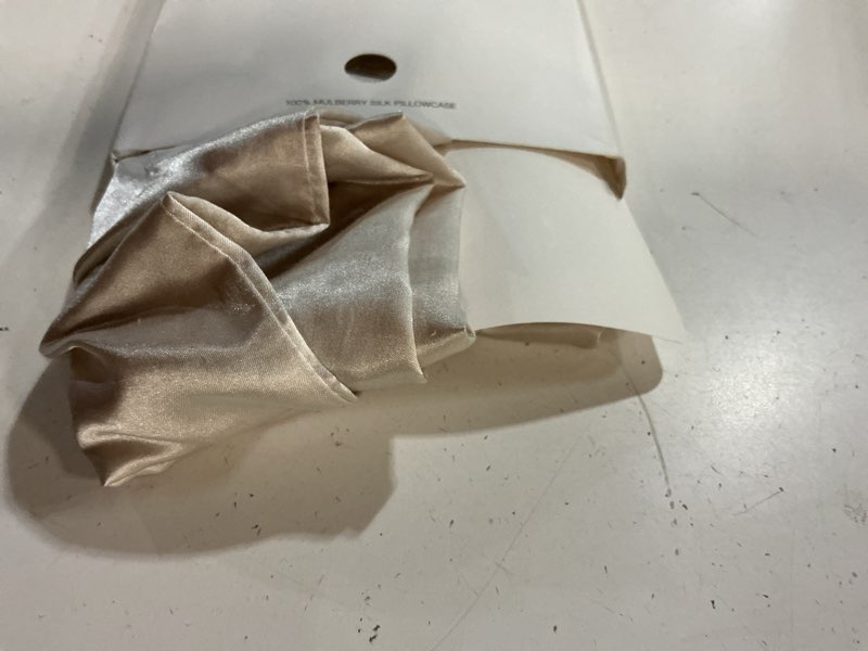 Condition photo showing Good Condition for zimasilk 100% pure mulberry silk pillowcase for hair and skin health,soft and smooth,both sides premium grade 6a silk,600 thread count,with hidden zipper,1pc(standard 20''x26'',beige) beige standard 20''x26''